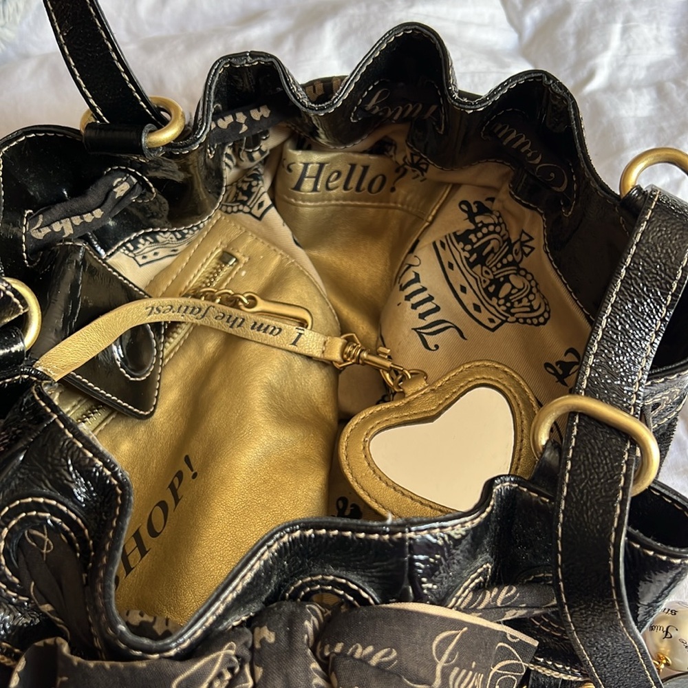 VINTAGE🍓HTF Juicy Couture Strawberry Fields Daydreamer bag Y2K
EUC✨ - Picture 12 of 14